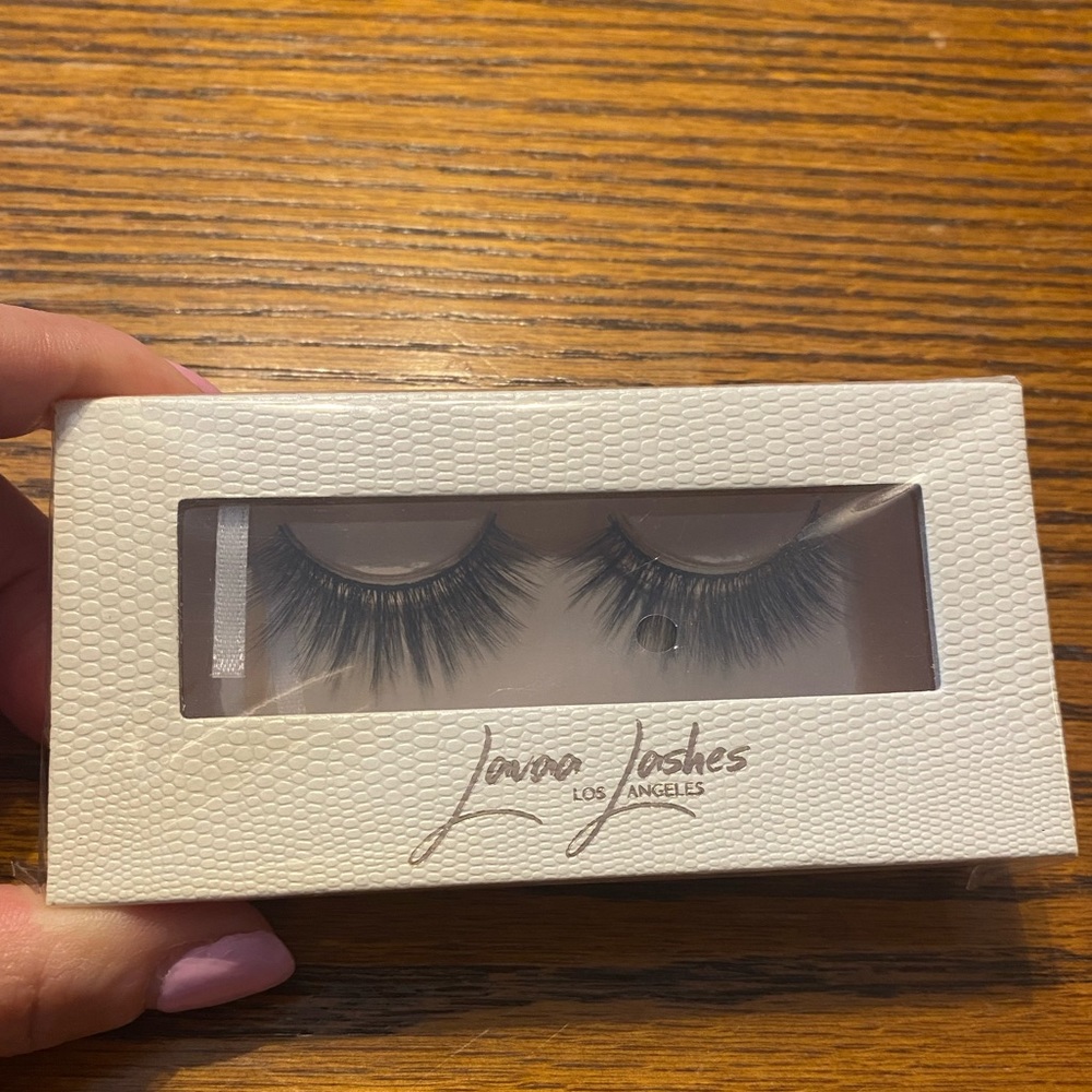 Lash Bundle - Picture 11 of 16